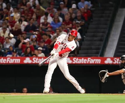 Shohei Ohtani hace historia en la MLB, alcanzando 50 cuadrangulares y 50 bases robadas en una misma temporada, mostrando su increíble versatilidad y talento atlético.