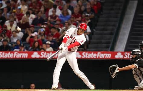 Shohei Ohtani hace historia en la MLB, alcanzando 50 cuadrangulares y 50 bases robadas en una misma temporada, mostrando su increíble versatilidad y talento atlético.