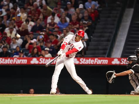 Shohei Ohtani hace historia en la MLB, alcanzando 50 cuadrangulares y 50 bases robadas en una misma temporada, mostrando su increíble versatilidad y talento atlético.