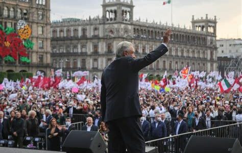 AMLO resalta logros en Chetumal: Tren Maya, bienestar social, empleo, turismo sostenible y mejoras en infraestructura. Urge transparencia y lucha contra la corrupción. Agradece apoyo ciudadano.