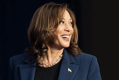 Más de 700 funcionarios apoyan a Kamala Harris, destacando su liderazgo y compromiso en justicia social, salud y economía, pese a crecientes críticas.