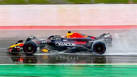 El RB20 de Red Bull mejora aerodinámica y motor, pero Checo Pérez destaca la clave en neumáticos y estabilidad para la temporada 2024 de Fórmula 1.