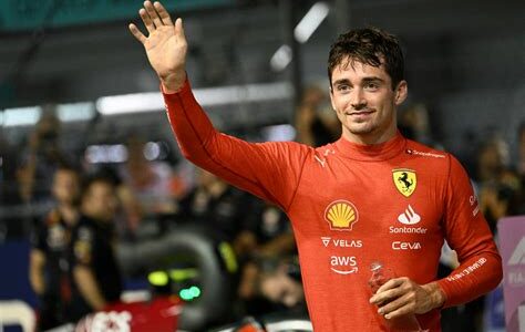 Lando Norris logra la pole en Singapur, mientras que Checo Pérez saldrá desde la posición 13 tras una sesión complicada. Gran expectativa para la carrera.