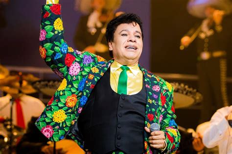 Juan Gabriel ofrecerá una segunda fecha de su espectáculo en CDMX debido a la alta demanda; un tributo imperdible en el Palacio de los Deportes.