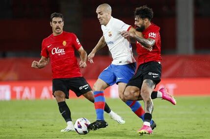 Osasuna frena al Barcelona con un emocionante empate 2-2, marcando el primer tropiezo del equipo catalán en la temporada de La Liga.