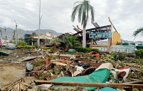 El huracán 'John' impacta Guerrero; suspenden cobro de peaje en la Autopista del Sol para facilitar asistencia y recuperación.