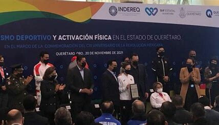 AMLO entrega 110 millones de pesos en premios a atletas mexicanos de Tokio 2020, destacando la importancia del deporte en la sociedad y el esfuerzo inspirador de los deportistas.