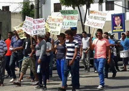 Habitantes de Altamirano exhibieron y humillaron al presidente municipal por incumplir promesas de obras públicas. La comunidad exige respuestas y acciones inmediatas.