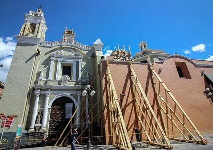 La recuperación del patrimonio cultural afectado por los sismos de 2017 sigue incompleta, con templos, museos y zonas arqueológicas aún esperando restauración.