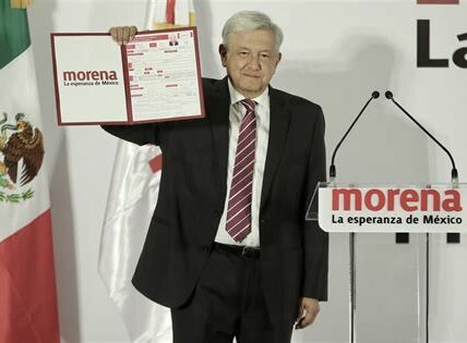 La renuncia de AMLO a Morena refuerza su compromiso con la imparcialidad y la Cuarta Transformación, marcando un hito importante en la política mexicana.