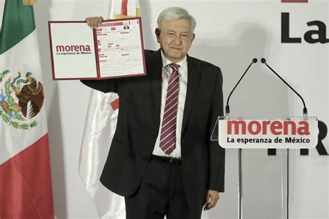 La renuncia de AMLO a Morena refuerza su compromiso con la imparcialidad y la Cuarta Transformación, marcando un hito importante en la política mexicana.