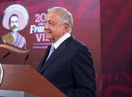 AMLO se reúne con mandatarios latinoamericanos para abordar migración, desarrollo económico y medio ambiente, resaltando la importancia de la cooperación regional.