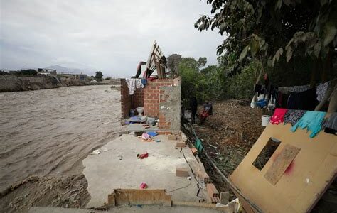 Residentes de Chilpancingo temen desbordes del río Huacapa durante lluvias, exigiendo más medidas preventivas y educación ante emergencias. Autoridades trabajan en contención y monitoreo constante.