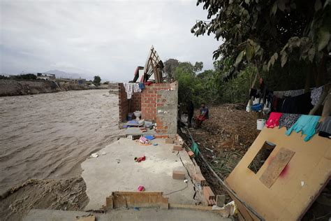 Residentes de Chilpancingo temen desbordes del río Huacapa durante lluvias, exigiendo más medidas preventivas y educación ante emergencias. Autoridades trabajan en contención y monitoreo constante.