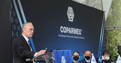 Inversionistas retiran capital por inseguridad jurídica y pública en México, señala Coparmex. Salida de inversiones supera 20 mil millones de dólares en 2022. Se requieren ajustes urgentes.