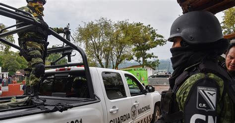 La reforma transfiere el control de la Guardia Nacional a la Sedena, con fuertes posturas a favor y en contra sobre su impacto en la militarización de la seguridad pública.