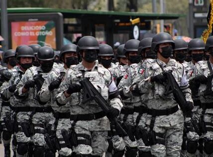 Senado aprueba transición de Guardia Nacional a Sedena con 71 votos a favor. Debate duró más de 12 horas. PRI y PAN denuncian militarización.