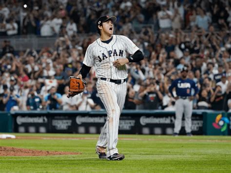 Shohei Ohtani: el fenómeno que redefine el béisbol con su versatilidad, impactando como pitcher y bateador. Su récord 50-50 lo coloca entre las leyendas deportivas.