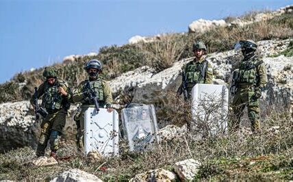 Explosivos israelíes en búnkeres de Hezbolá para frenar sus operaciones y enviar un mensaje claro sobre capacidades de inteligencia y operativas.