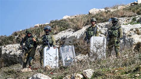 Explosivos israelíes en búnkeres de Hezbolá para frenar sus operaciones y enviar un mensaje claro sobre capacidades de inteligencia y operativas.