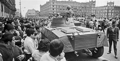 El 2 de octubre de 1968, el movimiento estudiantil mexicano sufrió una brutal represión en Tlatelolco, dejando una huella imborrable en la lucha por libertades y justicia.