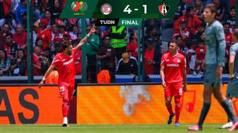 Toluca vence 4-1 a Atlas y se consolida como sublíder. Con 5 victorias y solo una derrota, el equipo mexiquense muestra su solidez en el torneo.