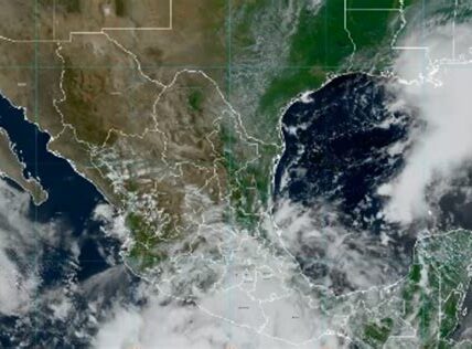 Alerta roja en Michoacán por tormenta 'Dolores': fuertes lluvias, vientos y posibles inundaciones. Mantente informado y sigue las recomendaciones de Protección Civil.