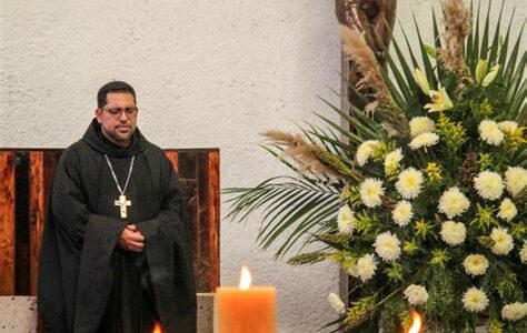 La Abadía de Cuernavaca, emblemática obra de Teodoro González de León, enfrenta deterioro y abandono. Urgen acciones para preservar este patrimonio arquitectónico y cultural mexicano.