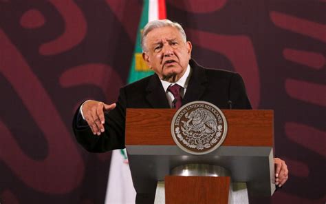 Exsecretario García Luna acusa a López Obrador de vínculos con cárteles, creando una enorme controversia. El gobierno niega categóricamente y resalta sus esfuerzos contra el narcotráfico.