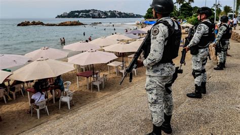 Acapulco enfrenta una crisis de violencia e inseguridad, afectando gravemente el turismo y economía local. La alcaldesa urge intervención federal inmediata.