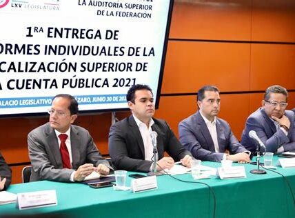 ASF detecta irregularidades por 8,208.8 millones de pesos; educación, salud e infraestructura son los sectores más cuestionados. Transparencia en gasto público es crucial.