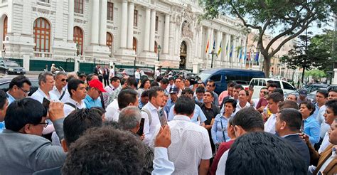 Empleados del CJF liberan accesos tras protestas por recortes. Insisten en negociar para asegurar sus prestaciones laborales. Conversaciones continúan; posible regreso a manifestaciones.