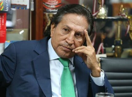 Alejandro Toledo condenado a 20 años por corrupción con Odebrecht; un hito en la lucha contra la impunidad en Perú.