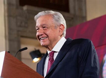 Evento emotivo: AMLO recibe despedida musical en Tlalpan, con canciones tradicionales y muestras de apoyo de vecinos y simpatizantes.