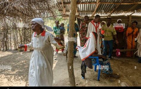 Géraldine Tobe utiliza el arte con humo para transformar trauma en sanación, abordando espiritualidad y memoria colectiva desde la historia de la violencia en el Congo.