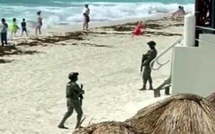 El reciente asesinato en una playa de Cancún resalta la urgencia de mejorar la seguridad en destinos turísticos clave.