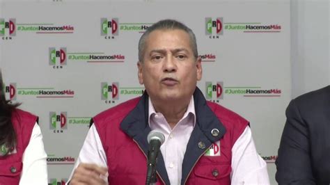 Beltrones enfatiza la necesidad de renovación interna del PRI ante un liderazgo cuestionado, buscando alinear al partido con las demandas reales de la ciudadanía mexicana.