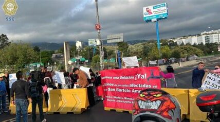 Bloqueo en Santa Fe refleja desesperación ciudadana por inseguridad; comerciantes exigen respuestas efectivas. Autoridades inician diálogo para atender demandas y mejorar la seguridad.