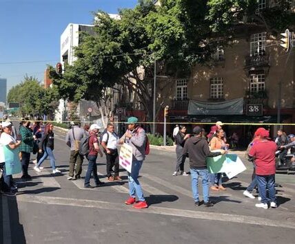 Caos en CDMX: bloqueo en Santa Fe provoca más de 5 horas de tráfico, impactando a cientos de usuarios y trabajadores en la zona.