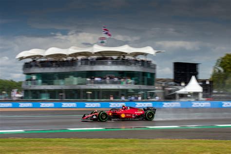 Carlos Sainz brilla en la clasificación del GP de México 2023, asegurando la pole position y emocionando a todos con su habilidad y velocidad en Ferrari.