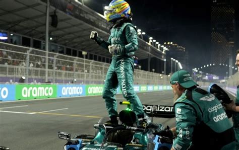 Fernando Alonso celebra su carrera 400 en el Gran Premio de México, destacando su pasión y perseverancia en la Fórmula 1. Un verdadero ícono del automovilismo.