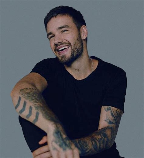 Liam Payne deja un legado musical inolvidable; despedido por amigos, colegas y celebridades en un emotivo homenaje. La música pop lamenta su partida.