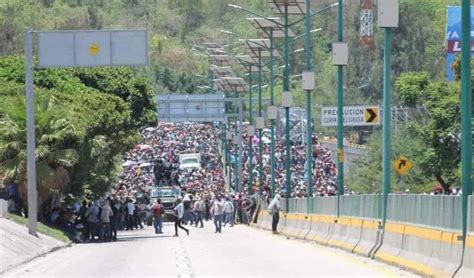 Comercios reabren y tráfico fluye en Chilpancingo tras tensas protestas por seguridad y desapariciones. Autoridades buscan diálogo y soluciones sostenibles.