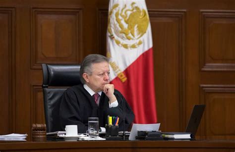 Presiones judiciales en México generan debate sobre la separación de poderes, afectando la percepción pública y cuestionando la independencia del Poder Judicial bajo el clima político actual.