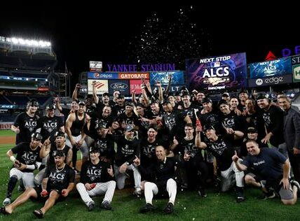 Guardianes de Cleveland avanzan a la Serie de Campeonato, tras vencer a Yankees. La esperanza de romper la sequía de 75 años los motiva.