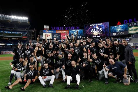 Guardianes de Cleveland avanzan a la Serie de Campeonato, tras vencer a Yankees. La esperanza de romper la sequía de 75 años los motiva.