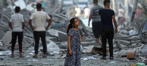 Estados Unidos condiciona envío de armas a Israel, exigiendo mejoras en la situación humanitaria en Gaza y protección para civiles. La tensión sigue latente mientras se buscan soluciones.