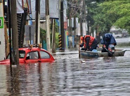 Las inundaciones en el sureste de España destacan la urgencia de prepararse ante desastres climáticos, afectando profundamente la economía local y la vida de miles.