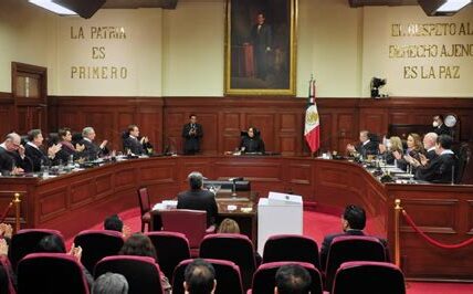 La sentencia de la SCJN desata debate sobre la relación entre poderes y el papel del poder judicial en México. La controversia persiste.