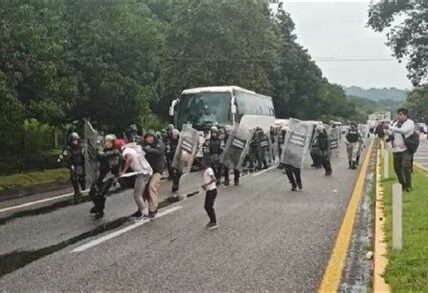 La violencia en Chiapas amenaza la seguridad de los migrantes; es urgente implementar medidas de protección efectivas para garantizar su bienestar durante su tránsito por México.